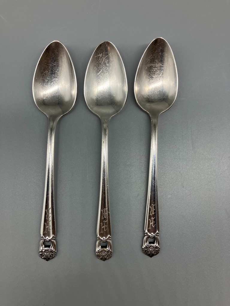 LOT OF 17 ROGERS BROS ETERNALLY YOURS SILVERPLATE FLATWARE HR INITIALS