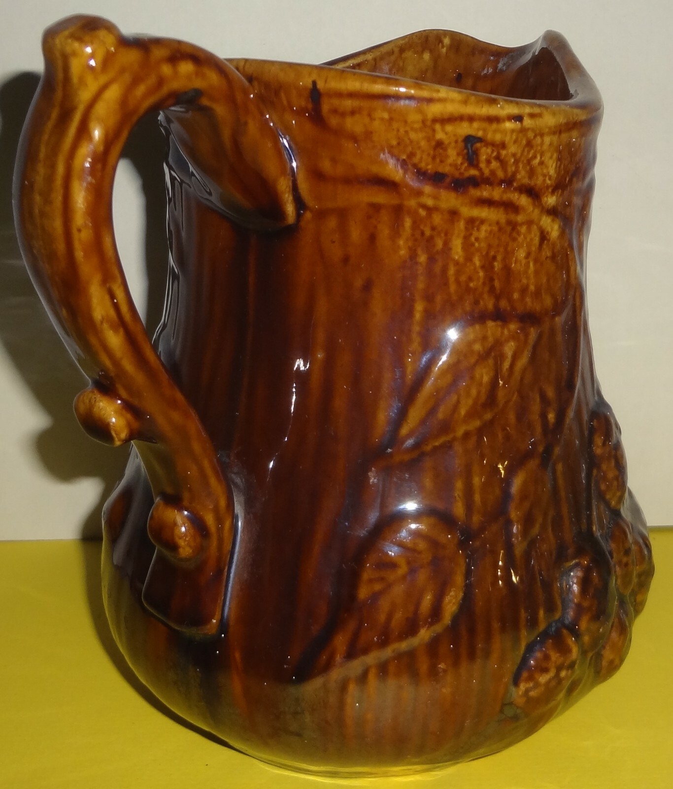 Large MIDWESTERN ROCKINGHAM tortoise shell BERRIES & LEAVES PITCHER – (Book Pc.)