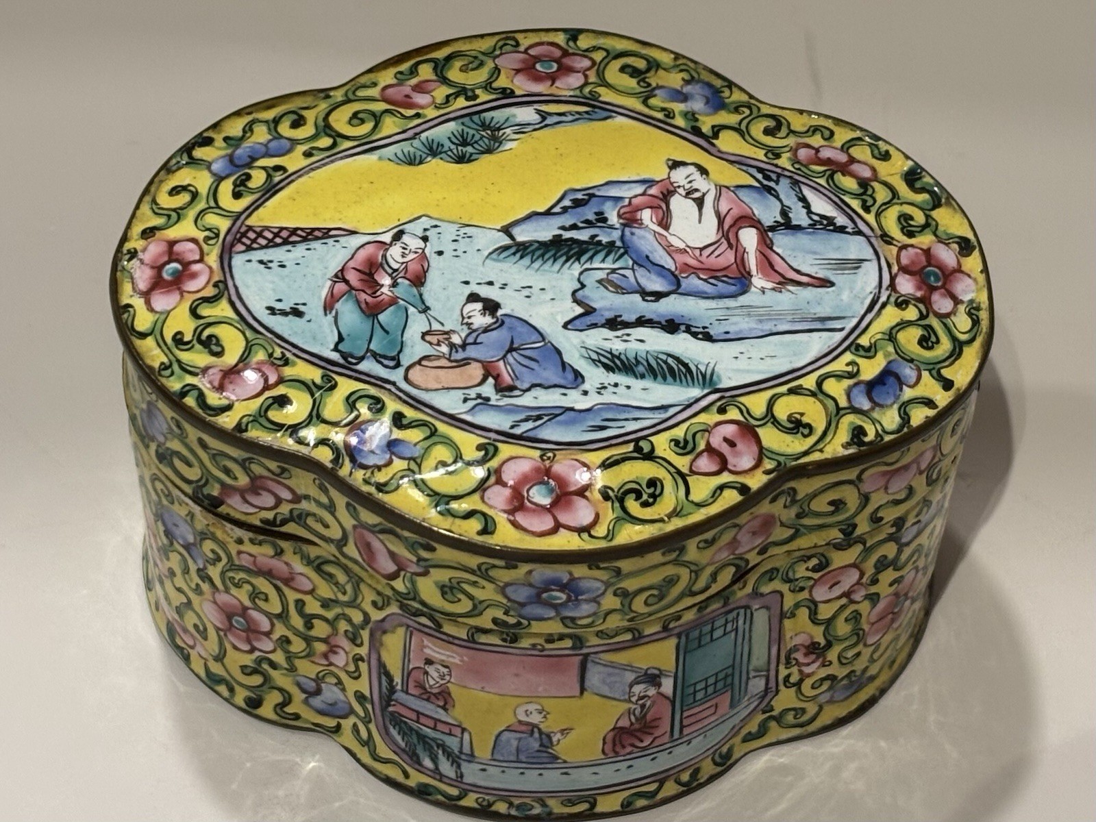 Antique Chinese Canton Famille Yellow Enamel Quatrefoil Lidded Vanity Box Floral