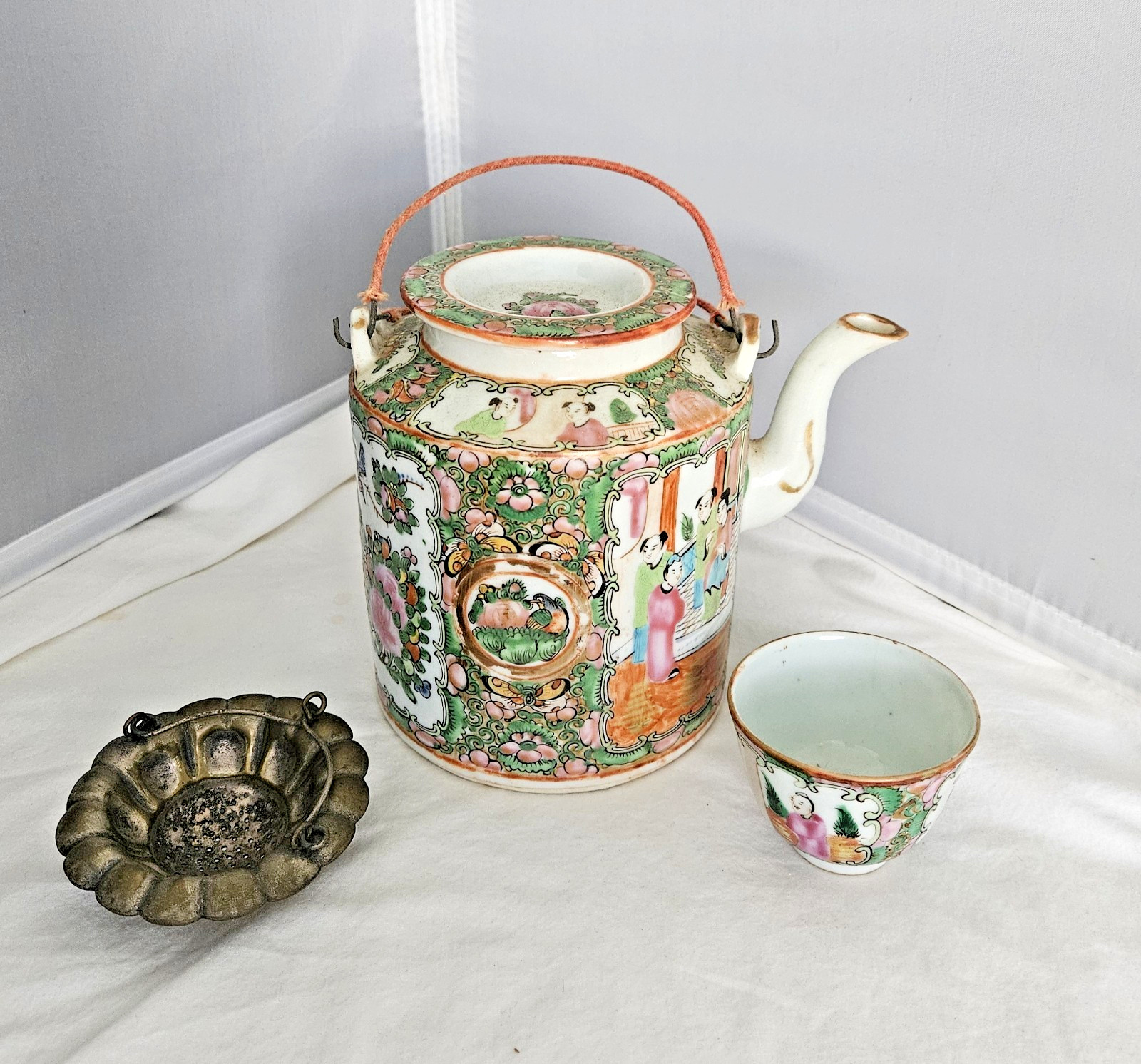 19THC 3 PC. ROSE MEDALLION TEAPOT WITH WOVEN & BRASS ACCENT FITTED BASKET