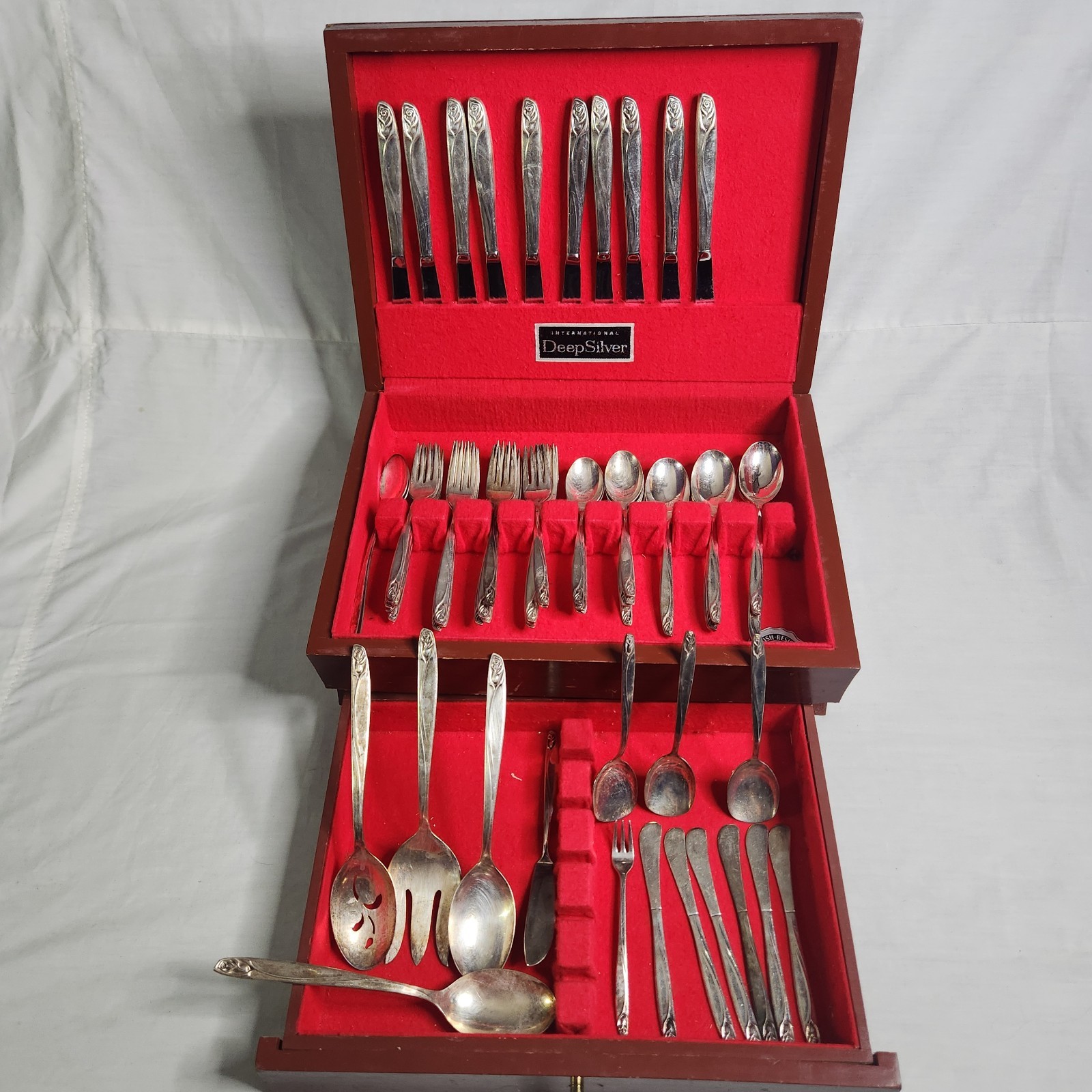 International Silver Deep Silver Inlaid 65 pcs With Drawer Box Dinner Flatware