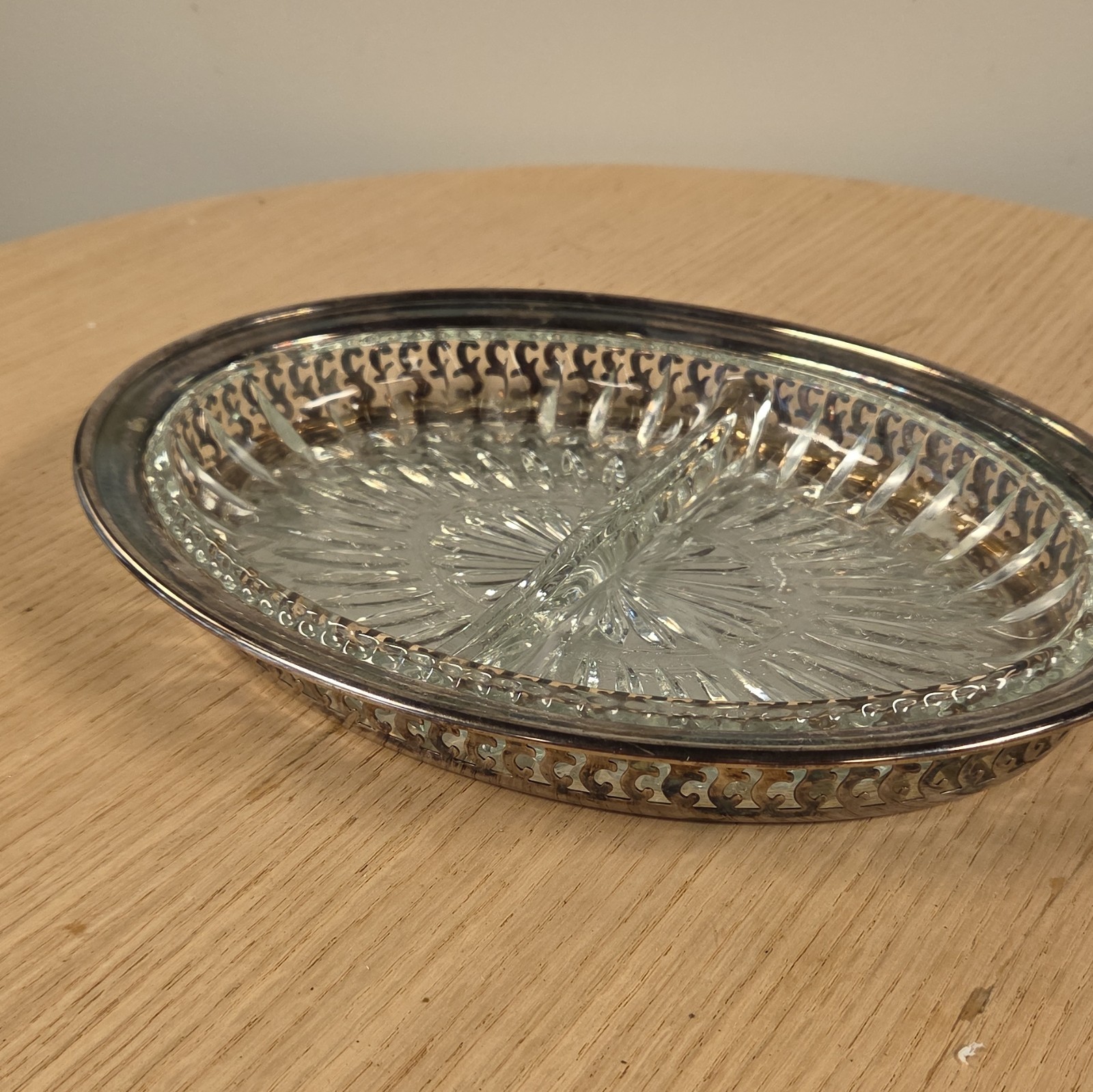 2 Comparment Serving Tray With Silver Bottom