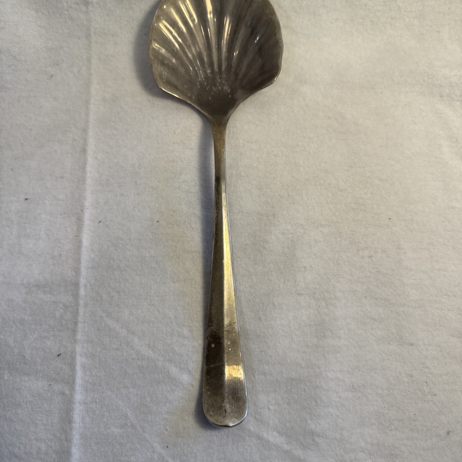 Vintage Silverplate Tipped Shell Pattern Berry Serving Spoon Scalloped 9.5”