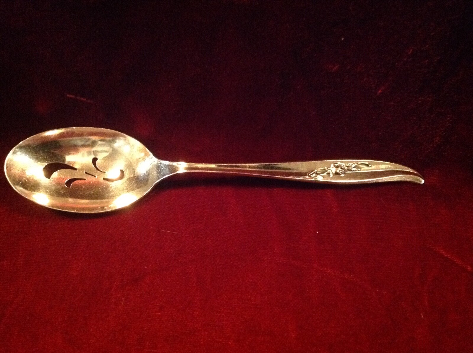 Vintage Rogers Brothers Magic Rose Pierced Serving Spoon Tablespoon 1963