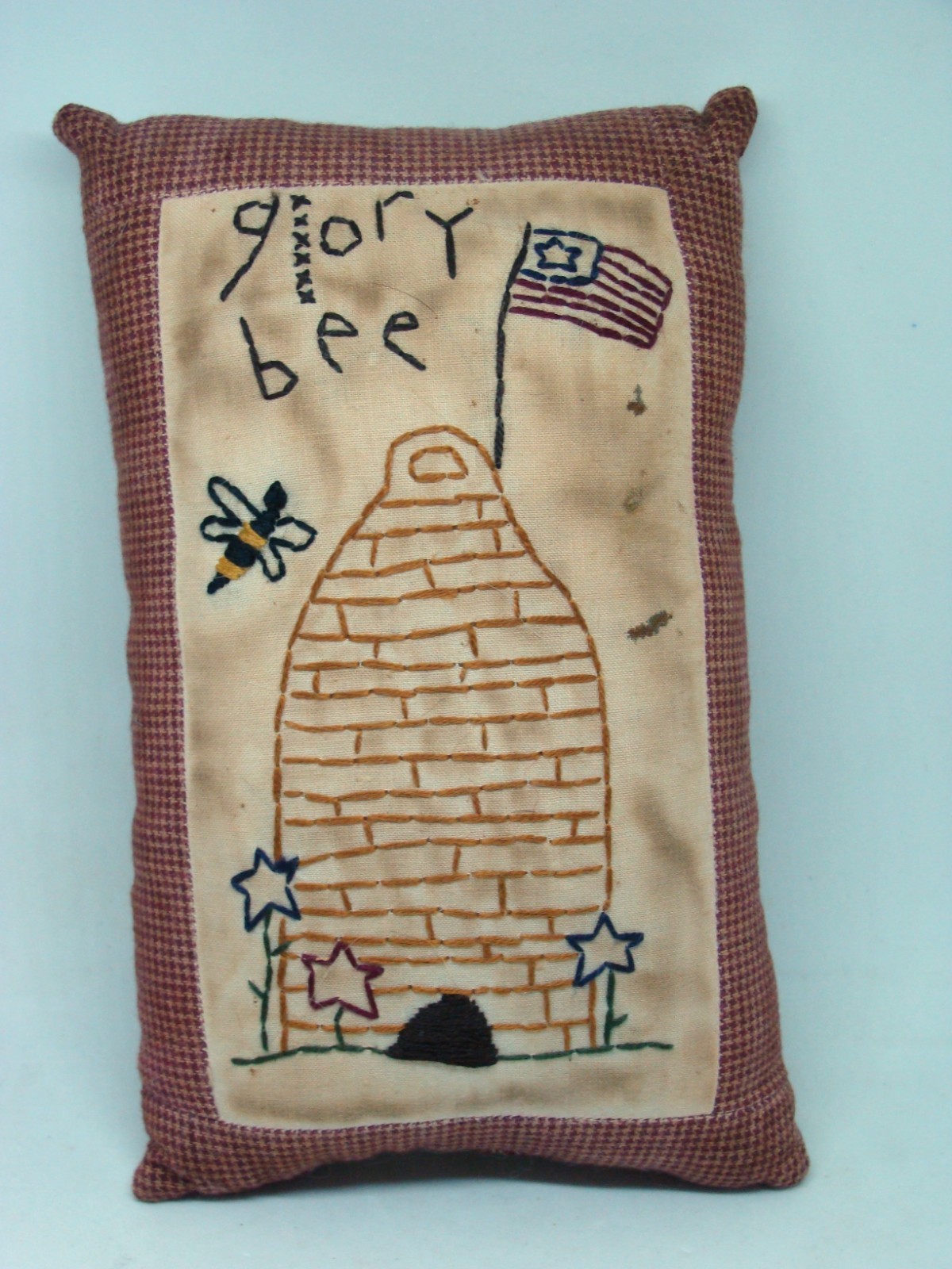 Vtg Primitive Americana Glory BEE Embroidery Handmade Cupboard Tuck Pillow 7″ T