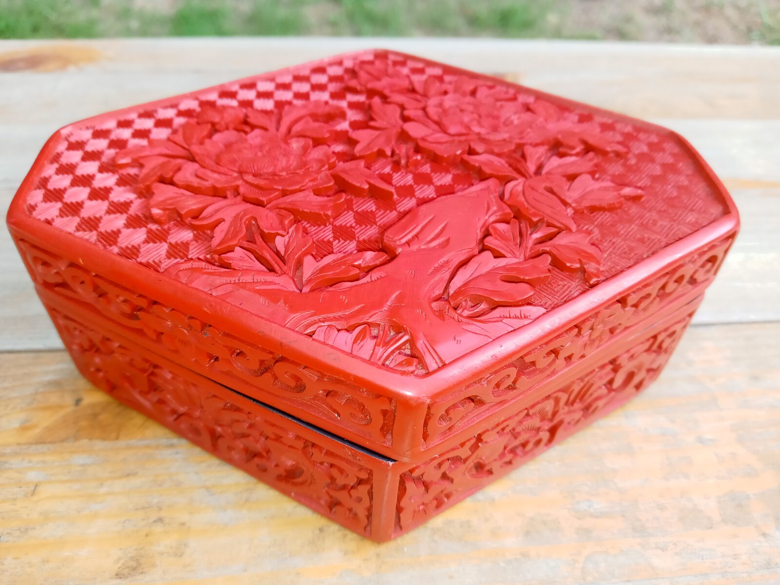 1900’s Chinese Wood Base Cinnabar Red Lacquer Hexagonal Jewelry Box