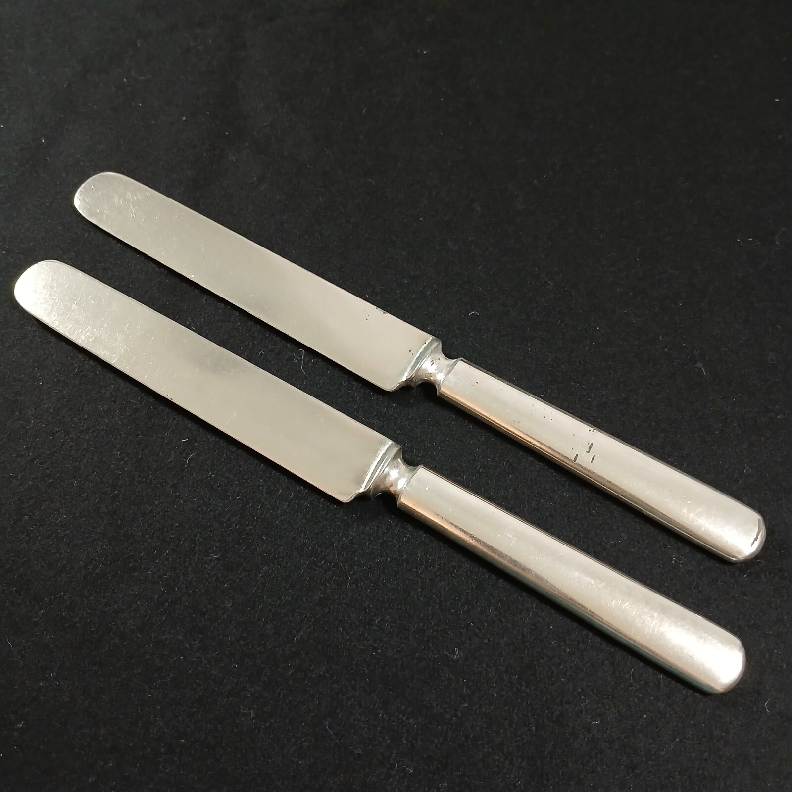 2 Rogers 1865-1867 9.25″ Knives Blunt Solid Silverware Flatware
