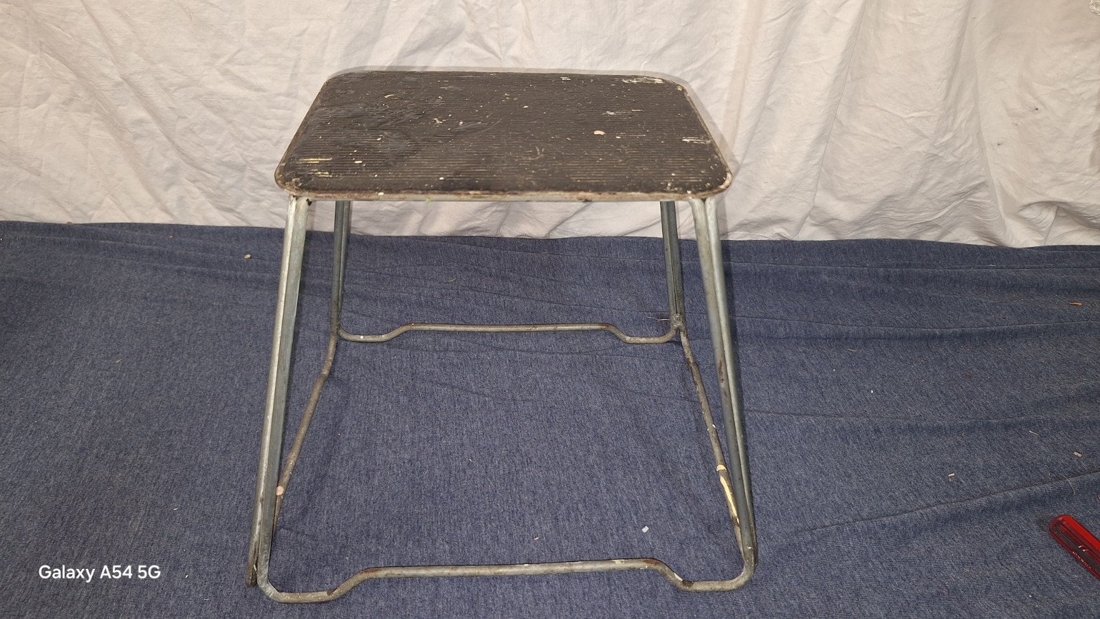 VINTAGE Metal 4 LEGGED STOOL Farm House Rustic STEP PLANT MILKING FOOT