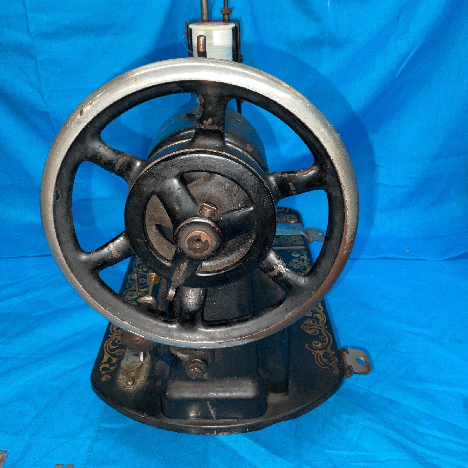 Corona Vibrating Shuttle Sewing Machine – AG Mason – Antique – Tested & Sewing