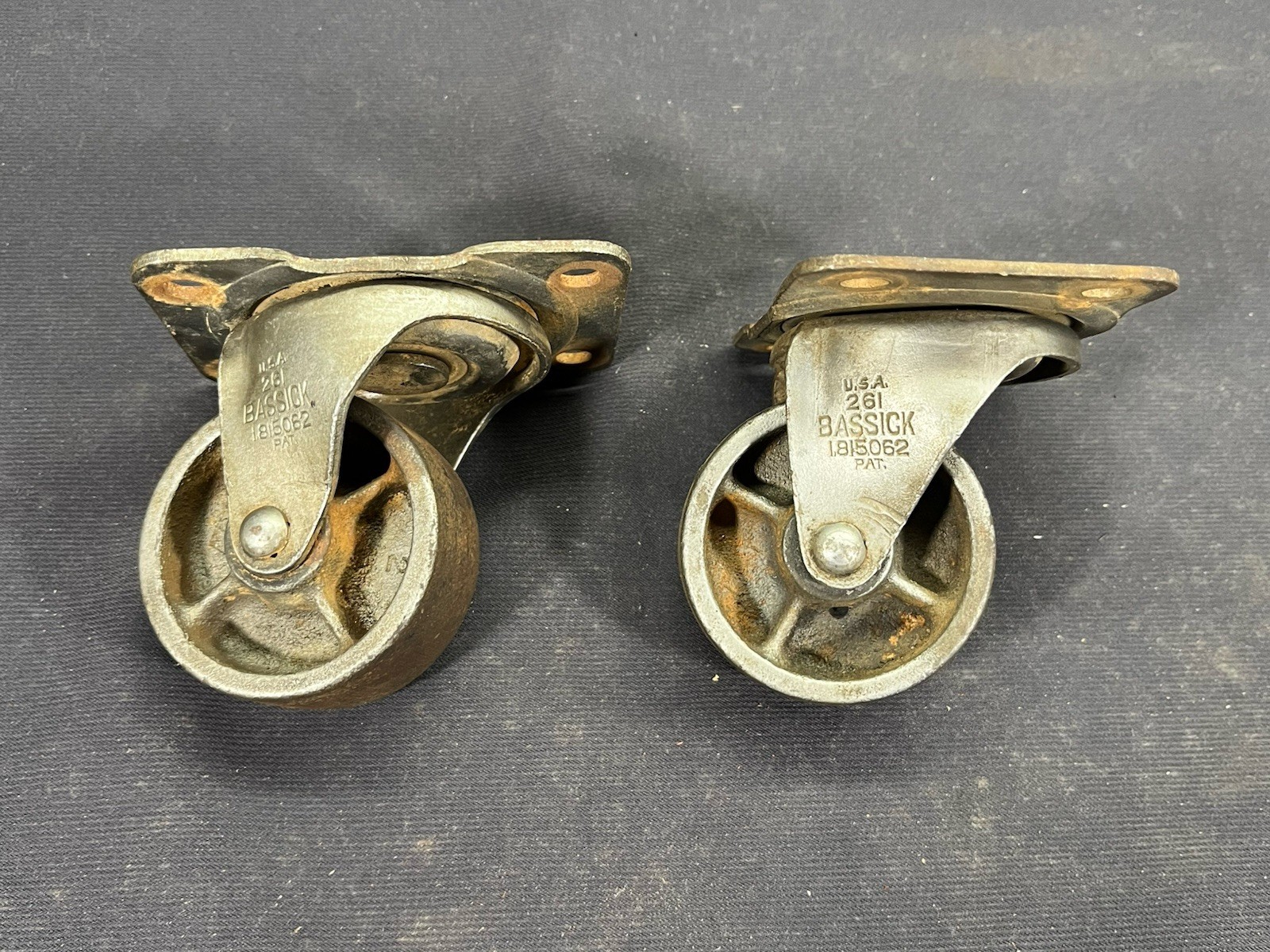 Set Of 2 Vtg Antique 2-1/2″ Made In USA Bassick #261 Swivel Metal Wheel Casters