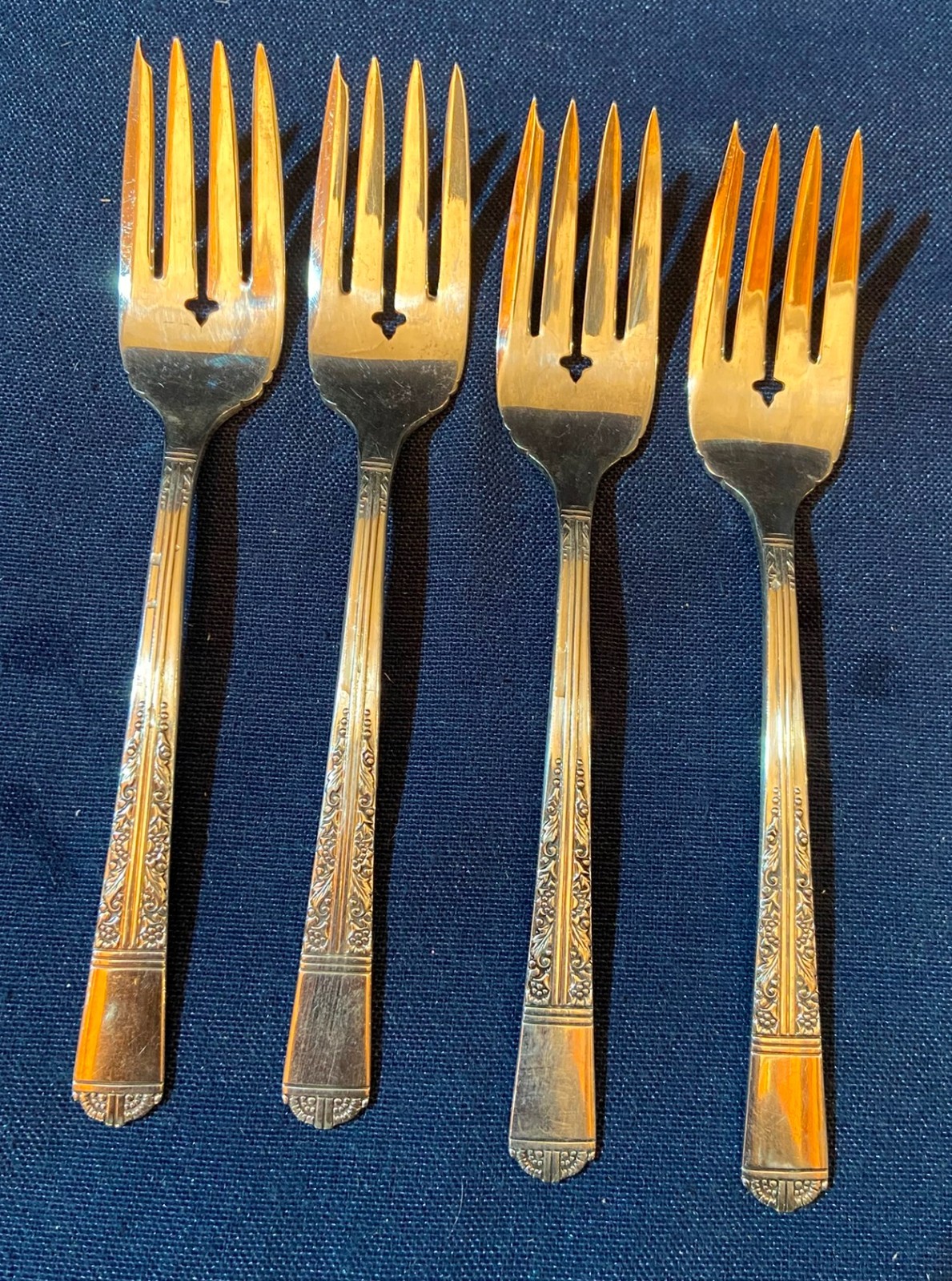 Antique 1937 Royal York Oneida Community Tudor Plate Salad Forks (4)