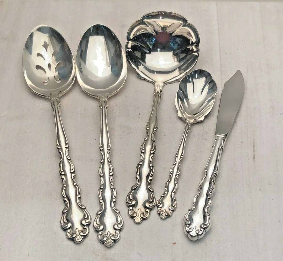 Modern Baroque by Community/ Oneida silverplate flatware 45 piece Service for 8