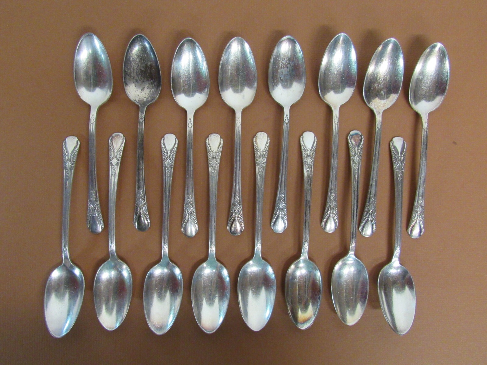 Avalon-Cabin (Silverplate, 1940) International Silver ~ 16 Teaspoons 6″