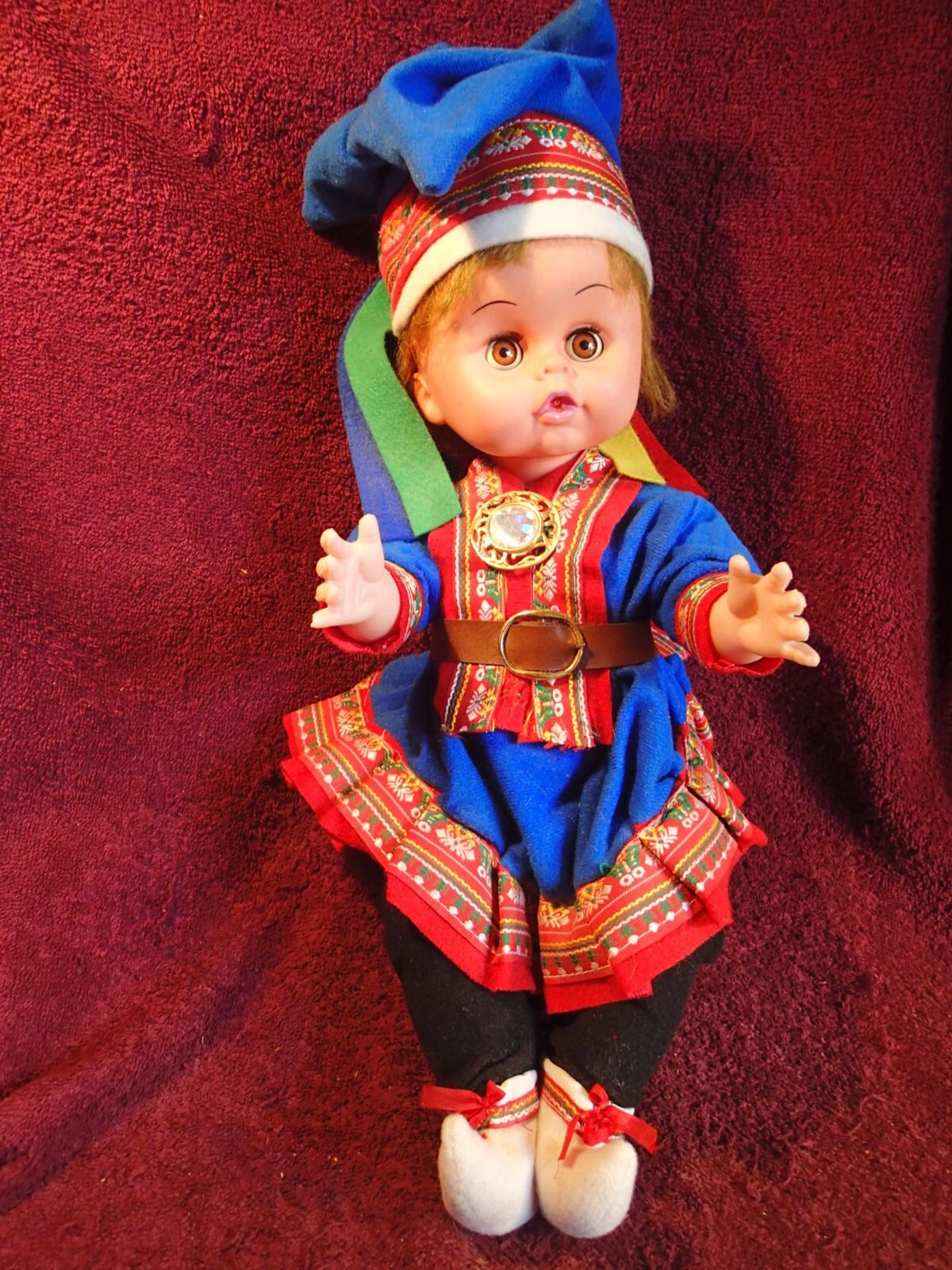 LARGE 40 cm/ 15 3/4 inches DOLL IN NATIONAL CLOTHES COSTUME SAMI FINLAND FINNISH