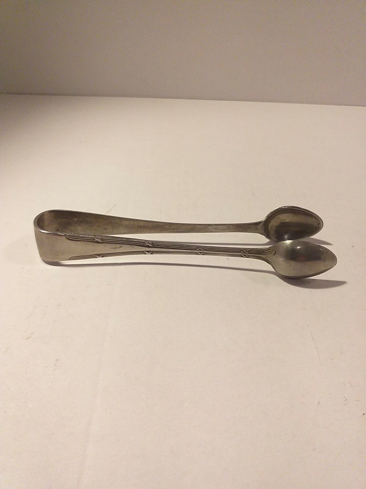 VINTAGE ANTIQUE SILVERPLATED SUGAR/ICE TONGS