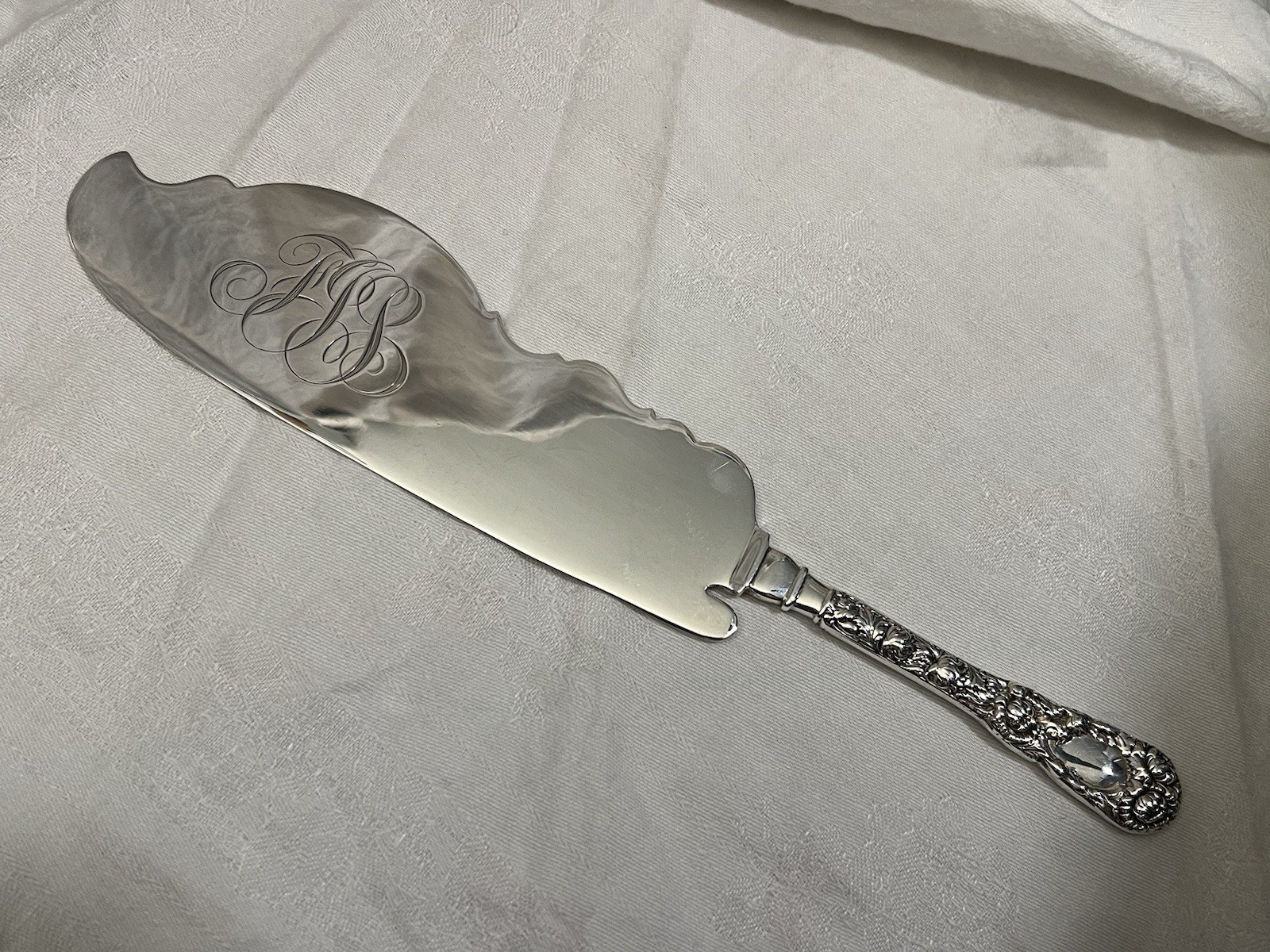 Heavy Durgin Chrysanthemum Sterling Silver Ice Cream Slice /cake Knife 11-5/8”