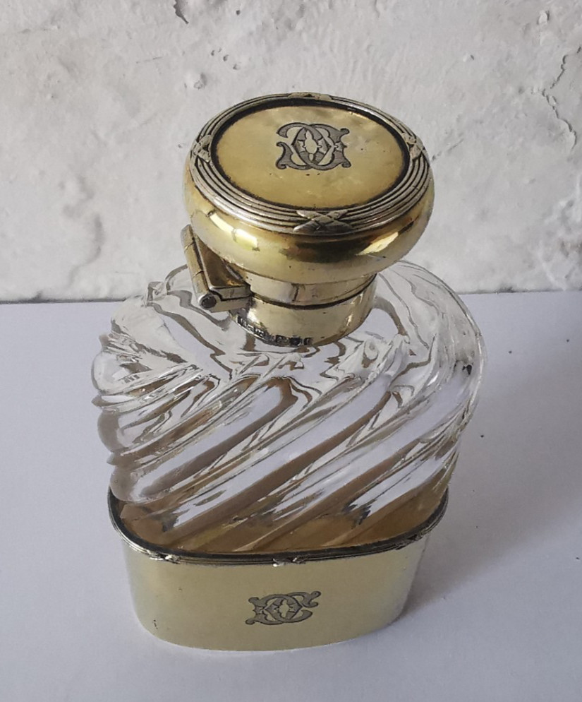 Asprey & Co Solid Silver Gilt Hip Flask – London 1909.