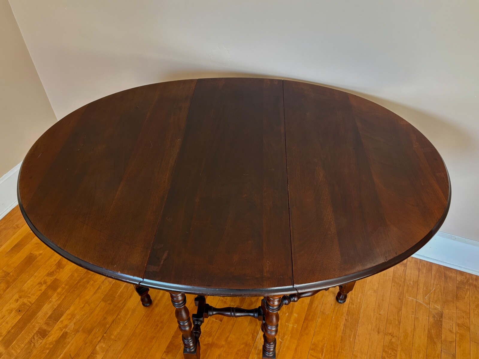 Drop Leaf Gate-leg Oval Table c. 1930s