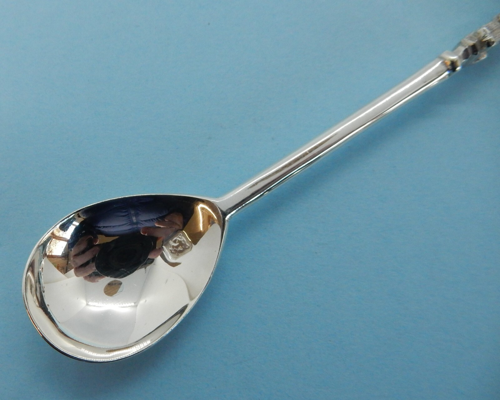 Boxed Set of 8 MEDIEVAL STYLE Solid SILVER Teaspoons GOLDSMITHS London 1936/7