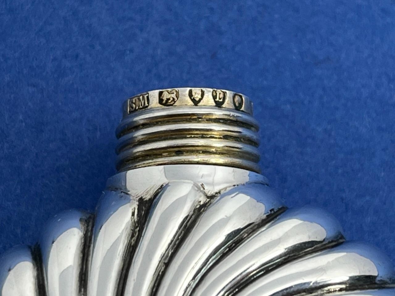 STUNNING ANTIQUE VICTORIAN SOLID SILVER SAMPSON MORDAN PERFUME / SCENT BOTTLE