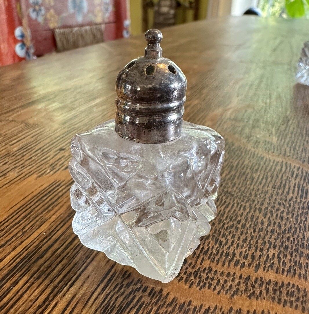 Vintage- Lot of 6 Silver Plated Clear Individual Glass Salt Shakers