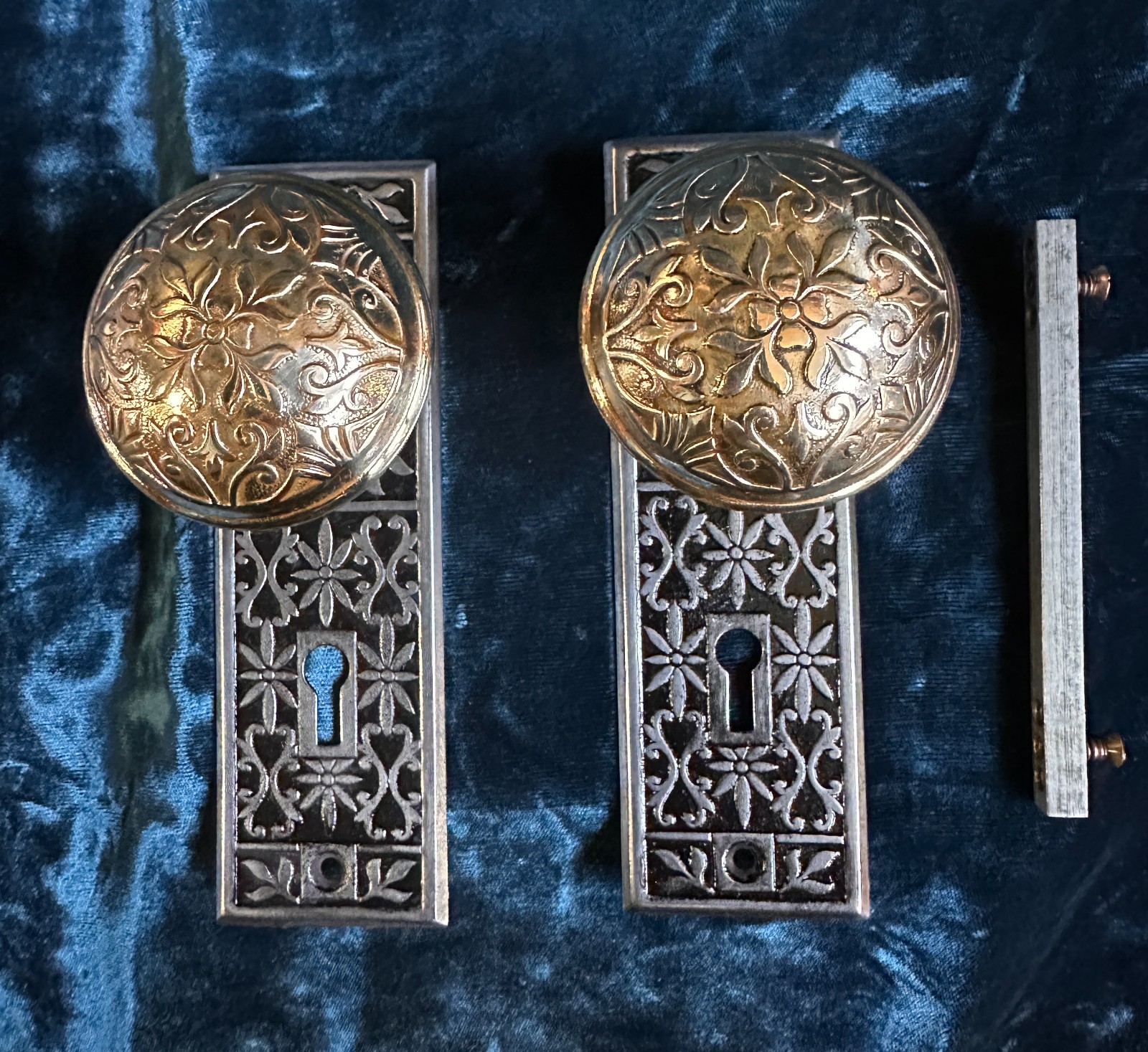 Set of Antique Victorian Ornate Lockwood Cairo Brass Door Knobs & Backplates