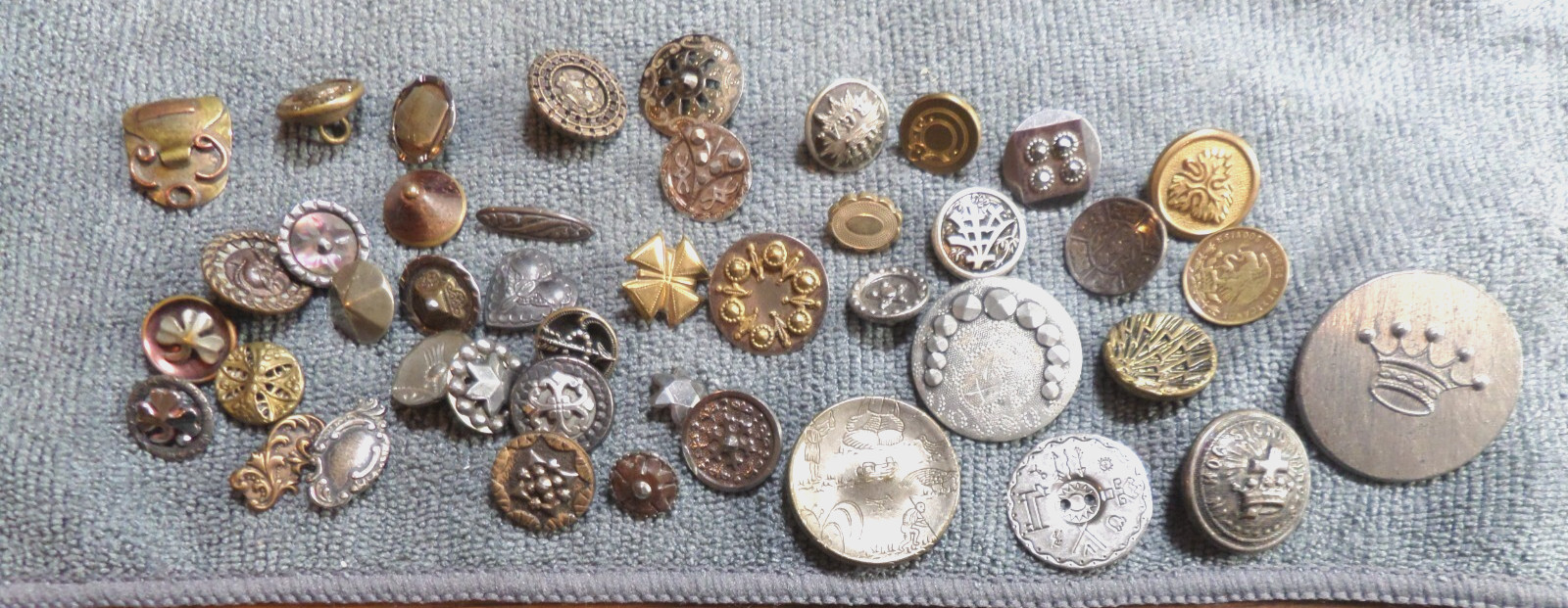 Lot of 70 Vintage Antique Metal Picture Work Uniform Buttons Various Patterns