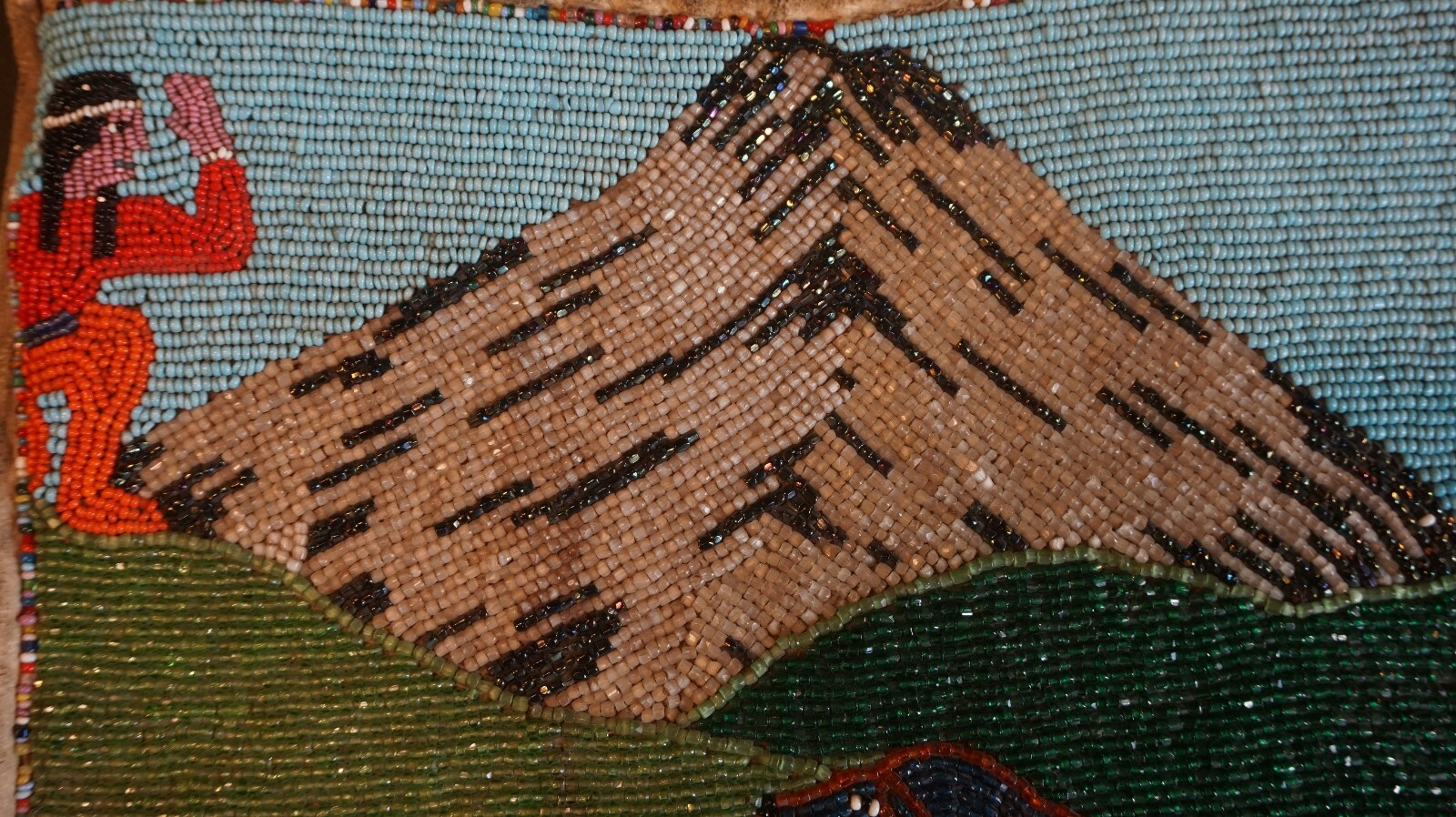 Beautiful 1930’s Native American Yakama Walla Walla Beaded Bag Hunter & Wolves
