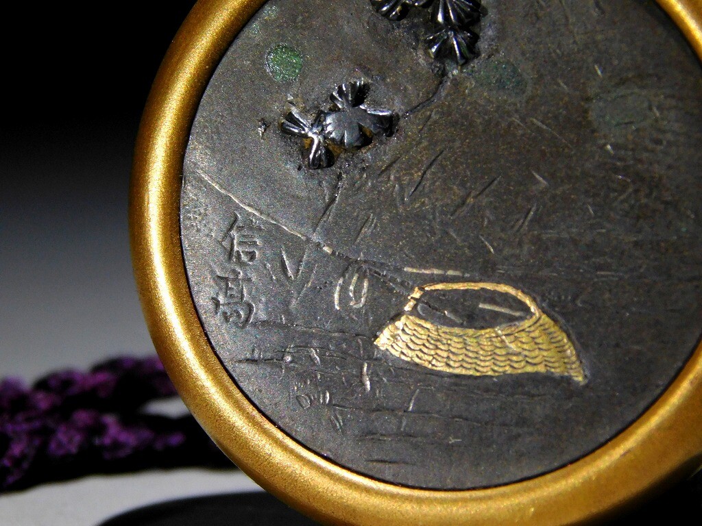 Signed Makie Lacquer Kagamibuta Netsuke Japan Edo original inro ojime antique