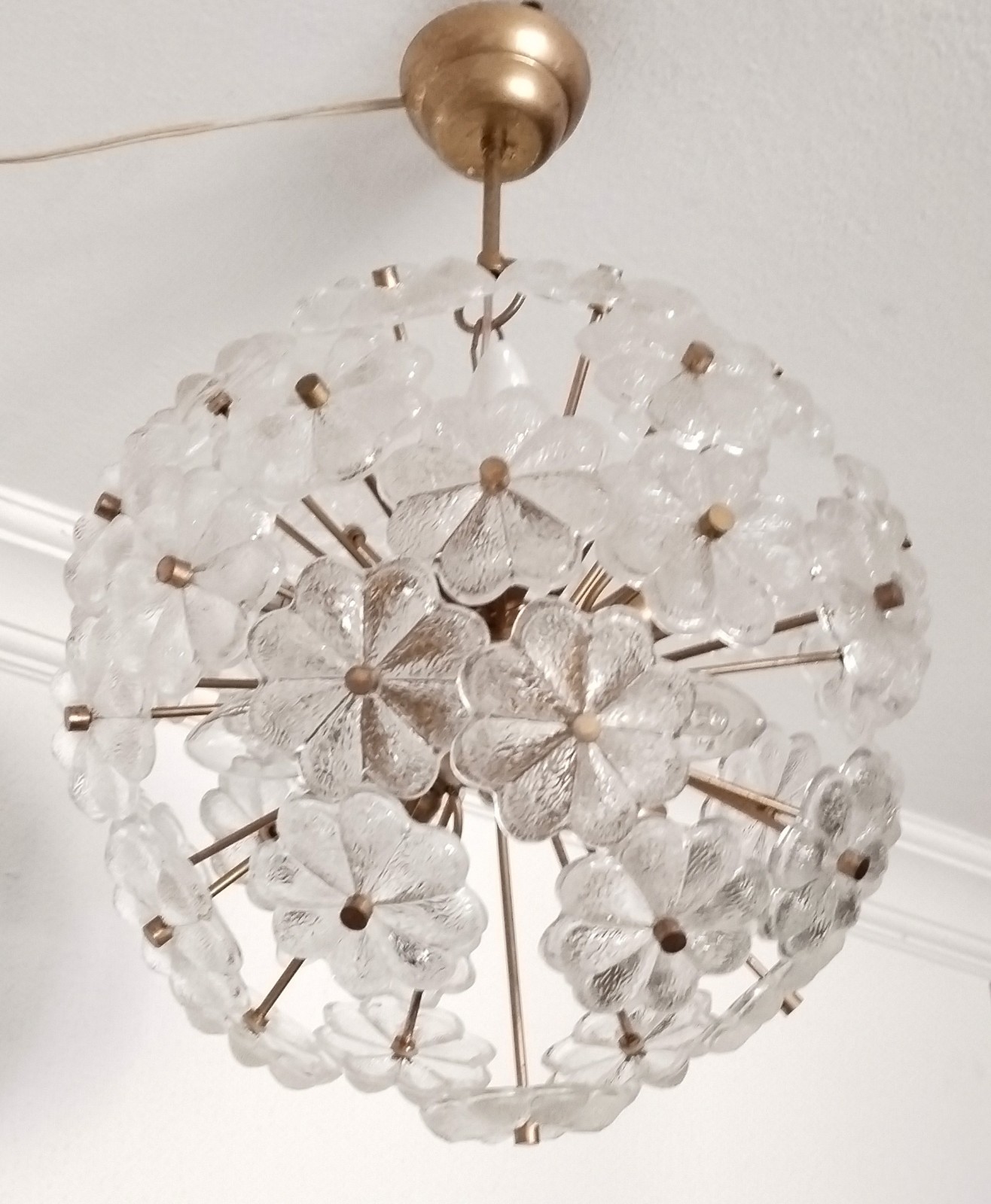 Stunning Mid-Century Sputnik Chandelier with Glass Flowers – 1970s