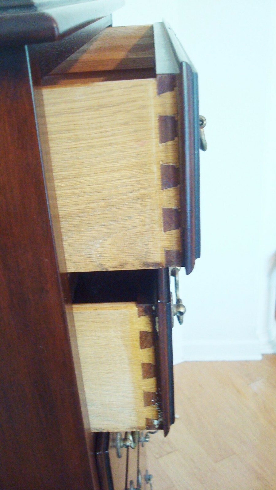 Henkel Harris Genuine Mahogany Princess Anne Lingerie Chest Semainier
