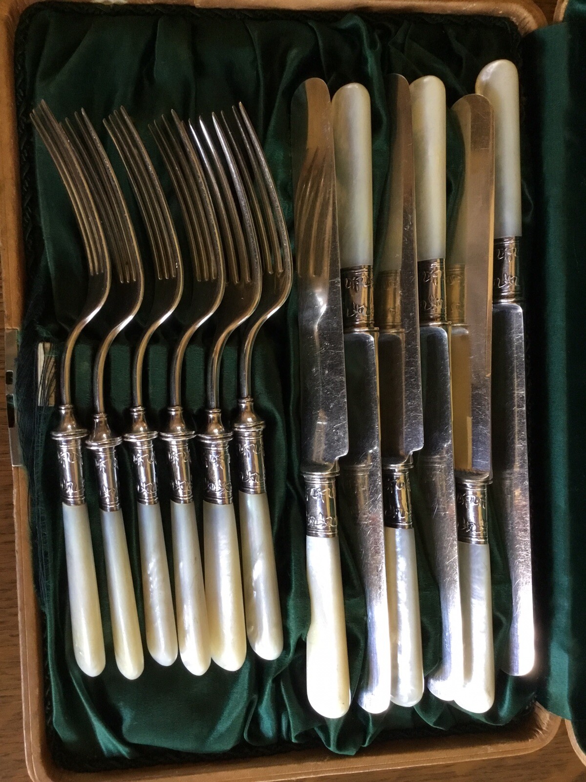 Vintage Flatware Set LANDERS FRARY & CLARK 6 Knives 6 Forks MOP Handles Orig Box