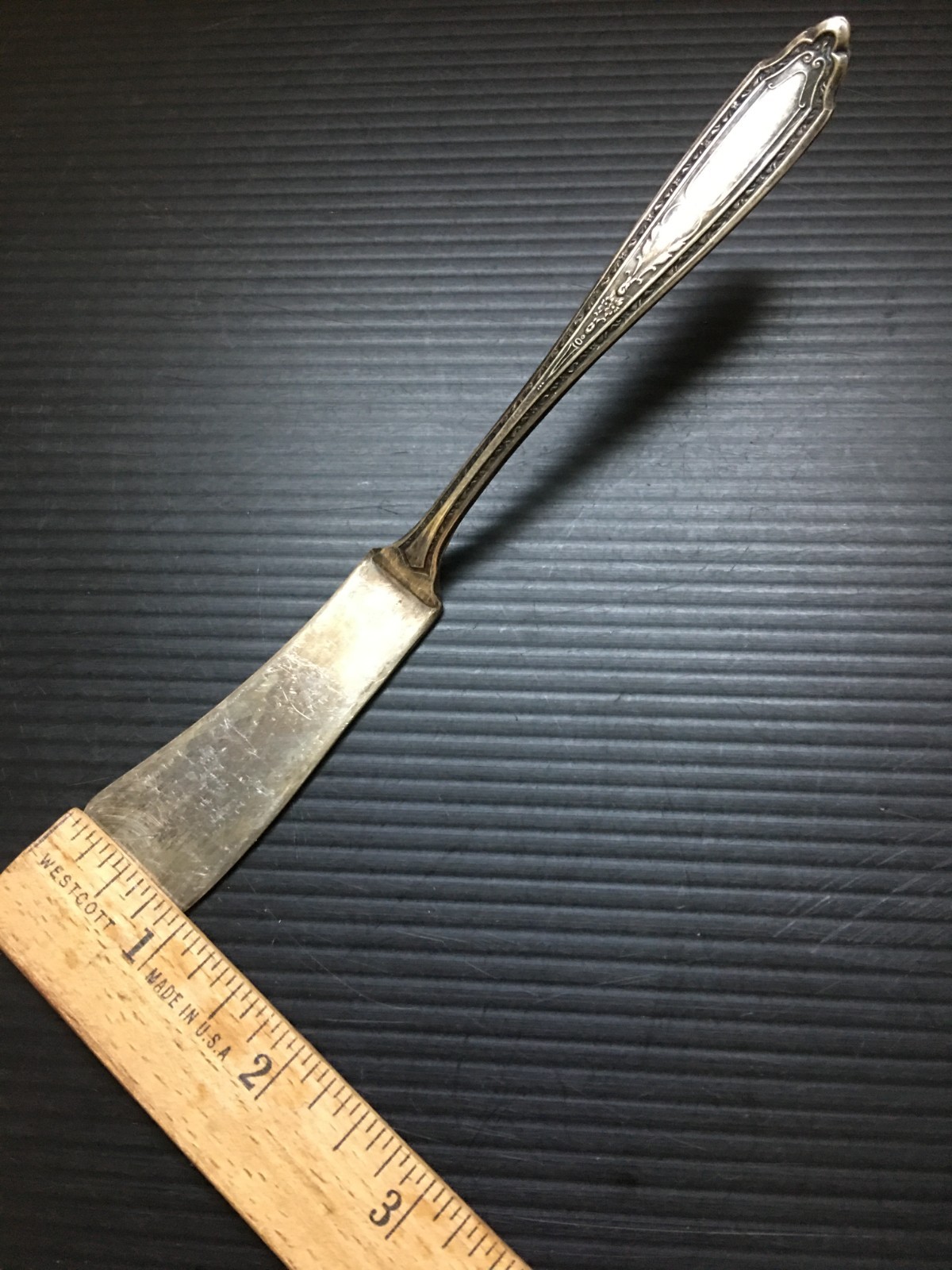 Antique 1900s unmarked Silver-plated Butter Knife Ornate Handle 7.25″L x 1″W