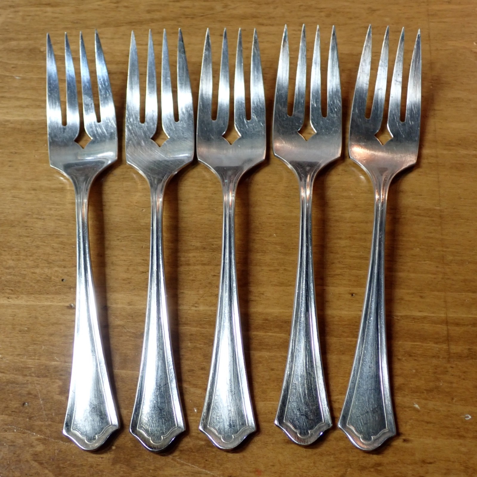 Set (5) Oneida Community VERNON ASHLEY Salad Forks Par Plate S59