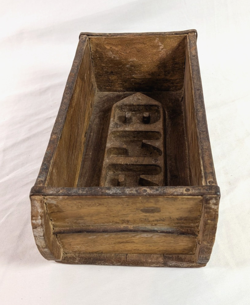 Vintage Rustic Primitive Farmhouse Decor Wooden Brick Mold Box 12x6x4 Marked BNR