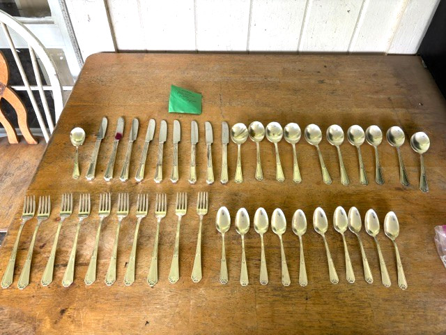 40 Pc FIDELIS Wm Rogers International Silver Silverplate Flatware CRAFT USE ONLY