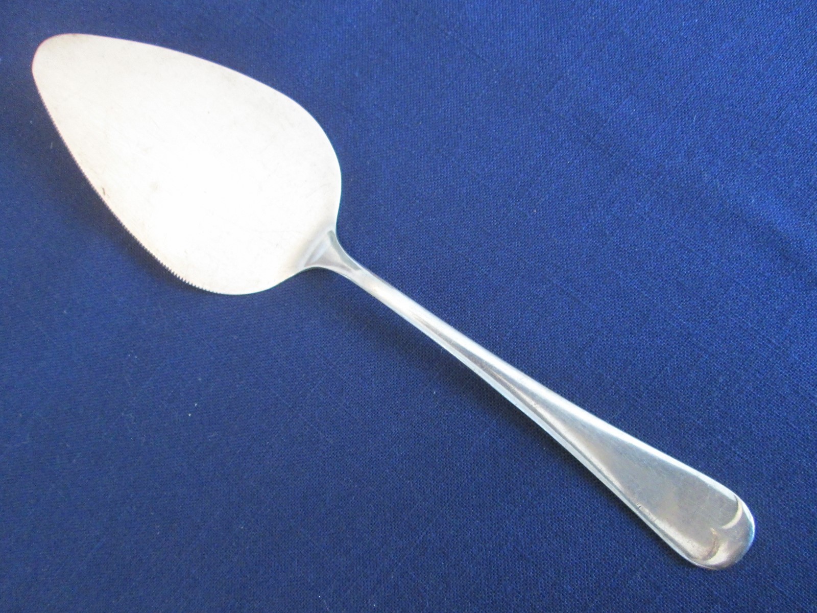 SPADE PASTRY SERVER! Vintage SHEFFIELD EL crown silverplate: TAB HANDLE: lovely