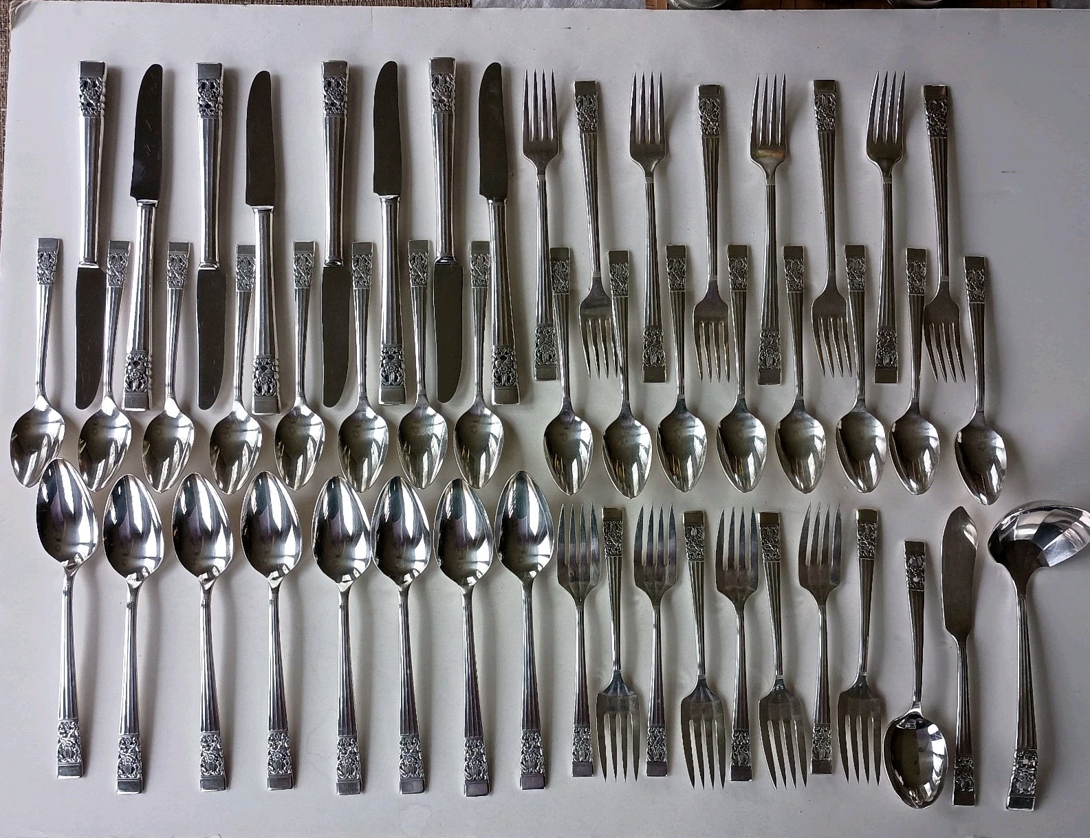 Oneida Community Coronation 1936 Silverplate Flatware Set 8 Place Setting Serve