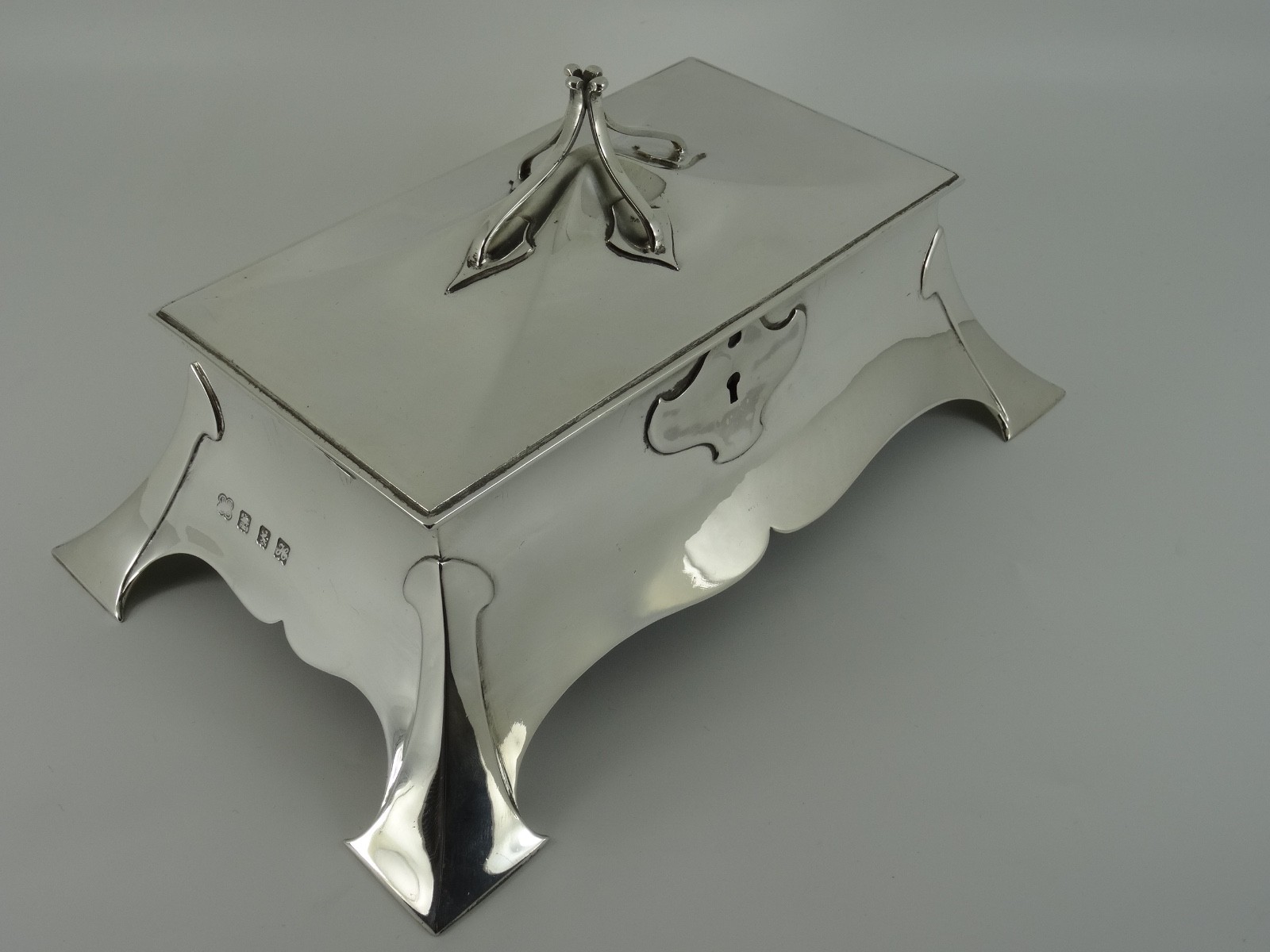 SOLID STERLING SILVER FINE LARGE EDWARDIAN ARTS & CRAFTS CASKET GLASOW 1904 632G