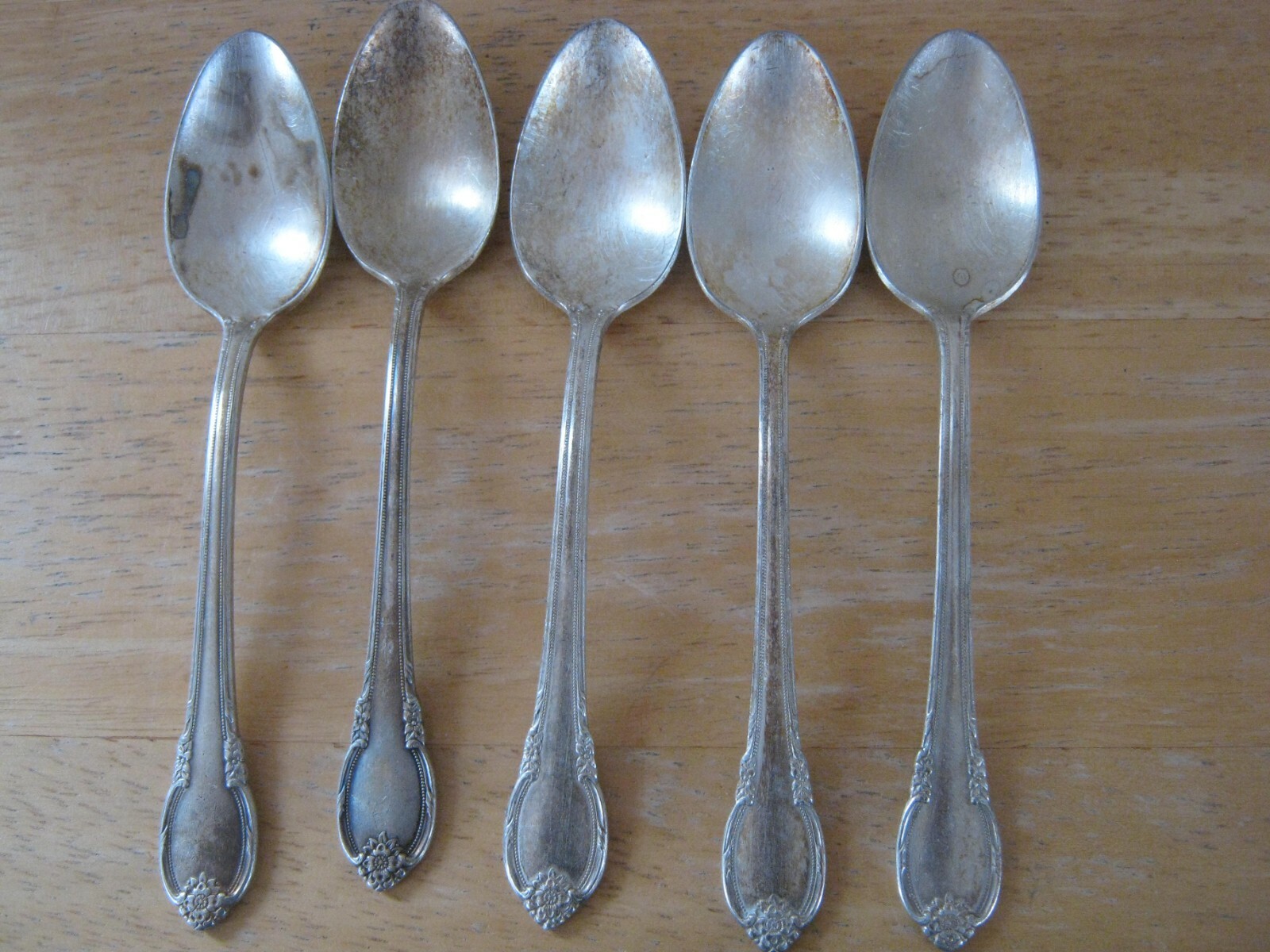 Vintage 1847 Rogers Bros Remembrance 5 Table, Soup or Serving Spoons