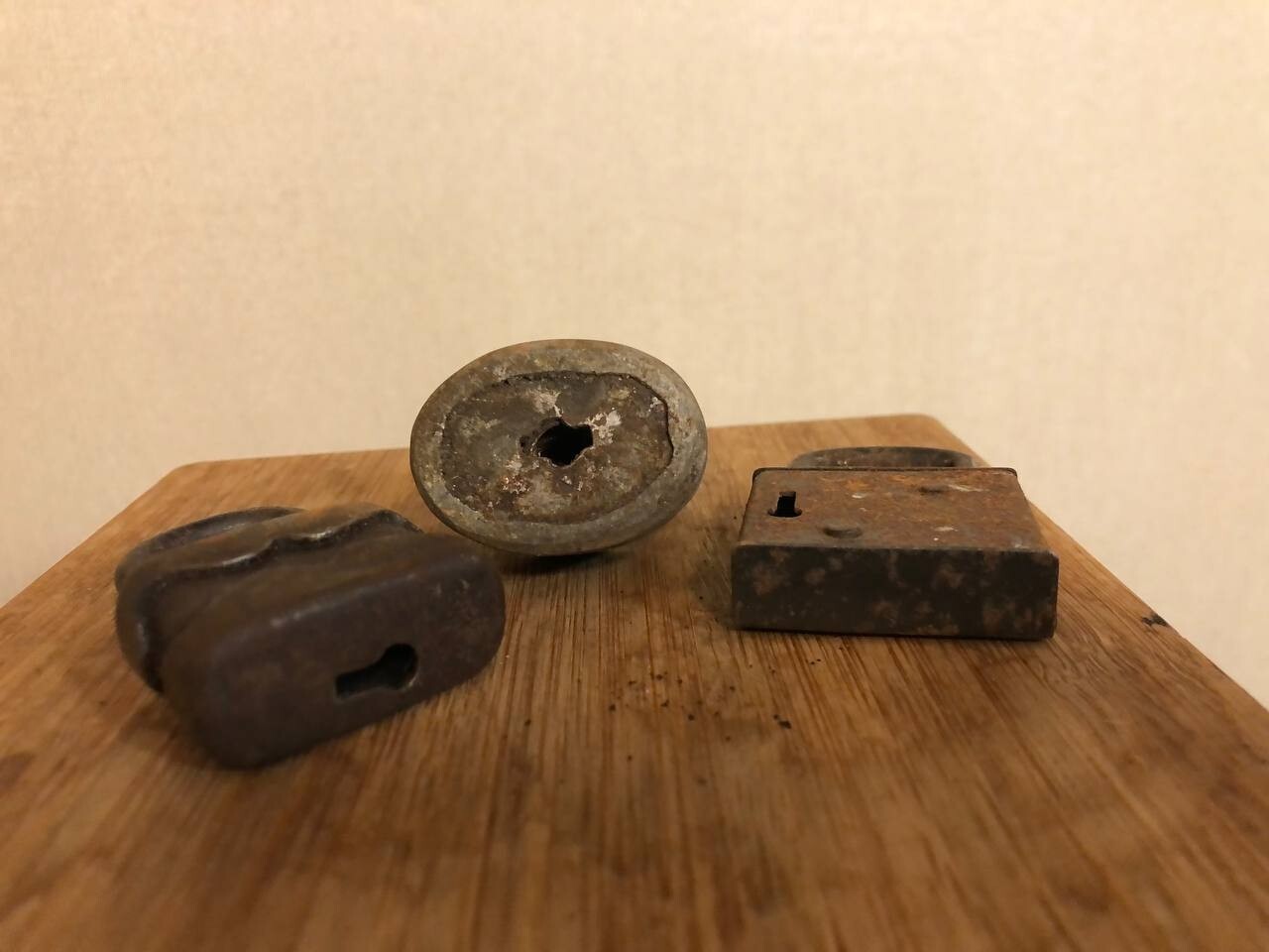 Old castle 3 pieces, very rare, around the middle of the 20th century….