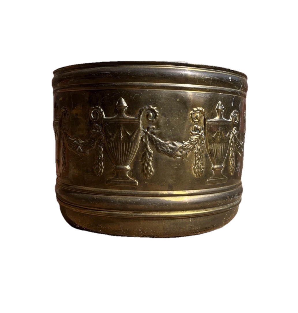 Good Quality Vintage Peerage Brass Planter Jardiniere Urn Motif 7” Diameter