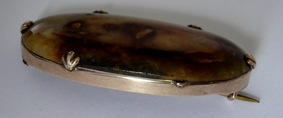 Antique large 2″ x 1.1″ solid 14ct rose gold framed agate brooch