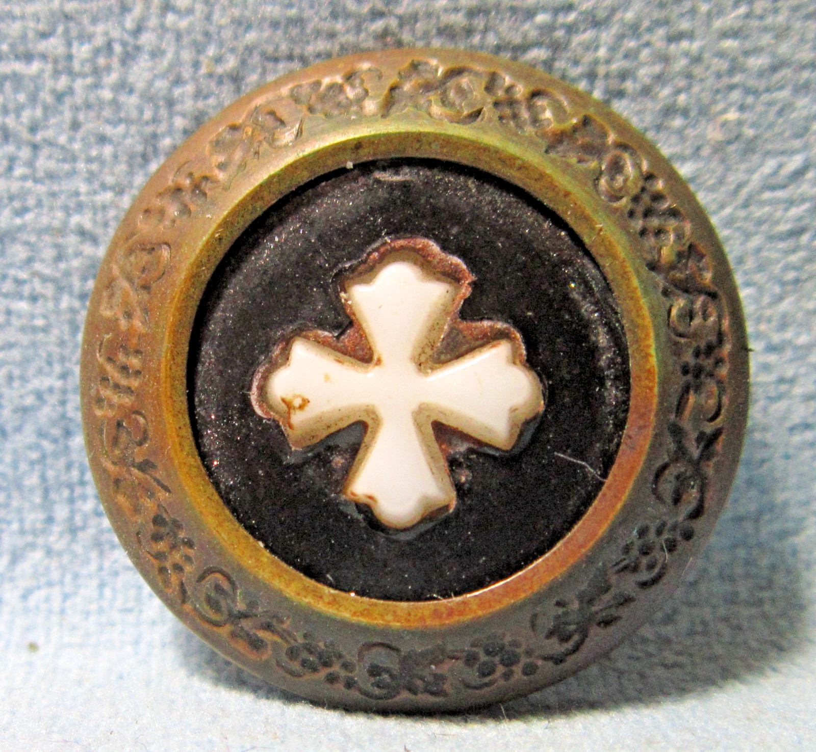 Amazing Christian CROSS PATONCE Button ~ Molded White Glass on Painted Metal