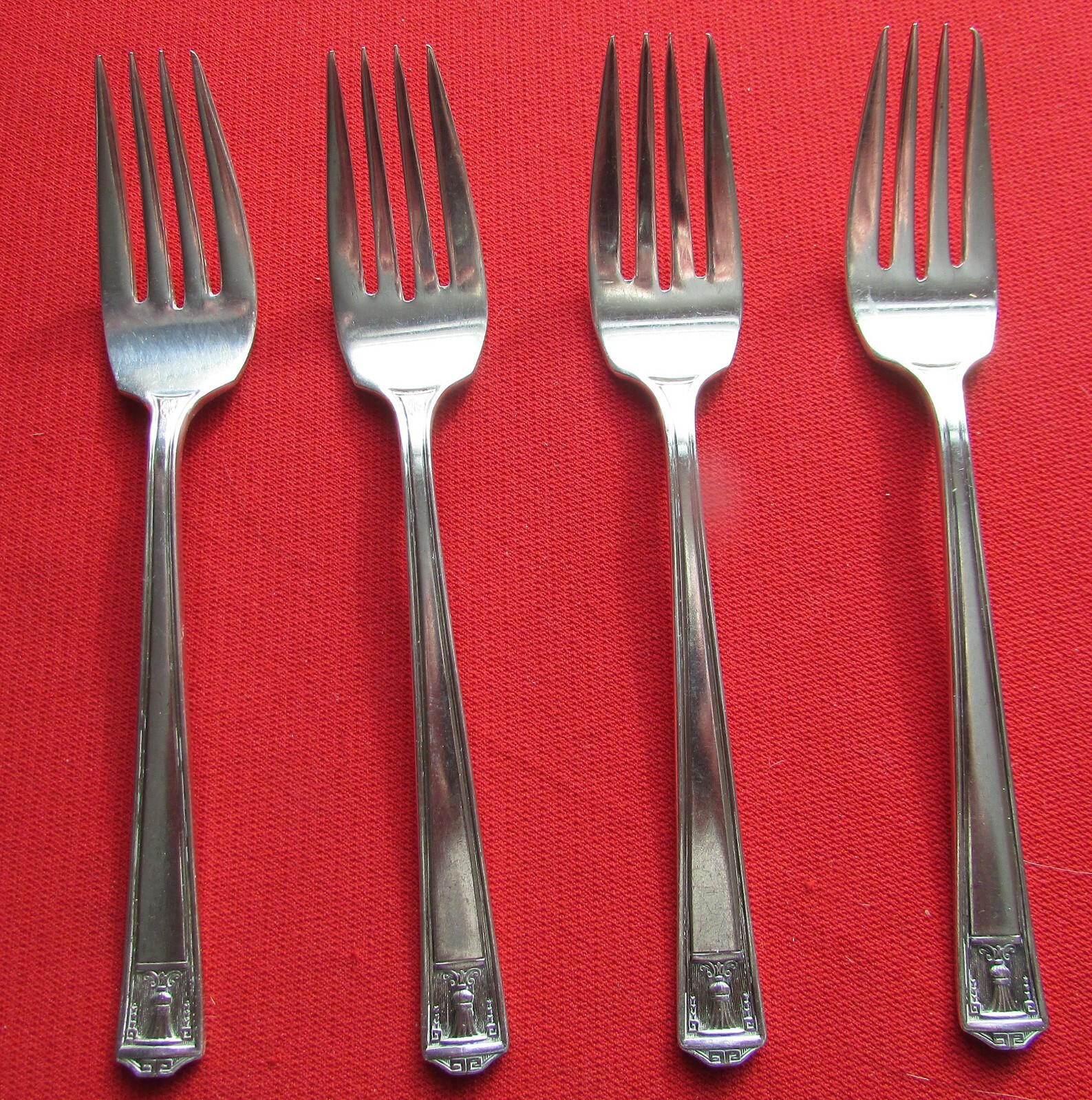 1923 Century Pattern 4 Salad Forks Holmes & Edwards Silver Plate 6 1/8″ Lg.
