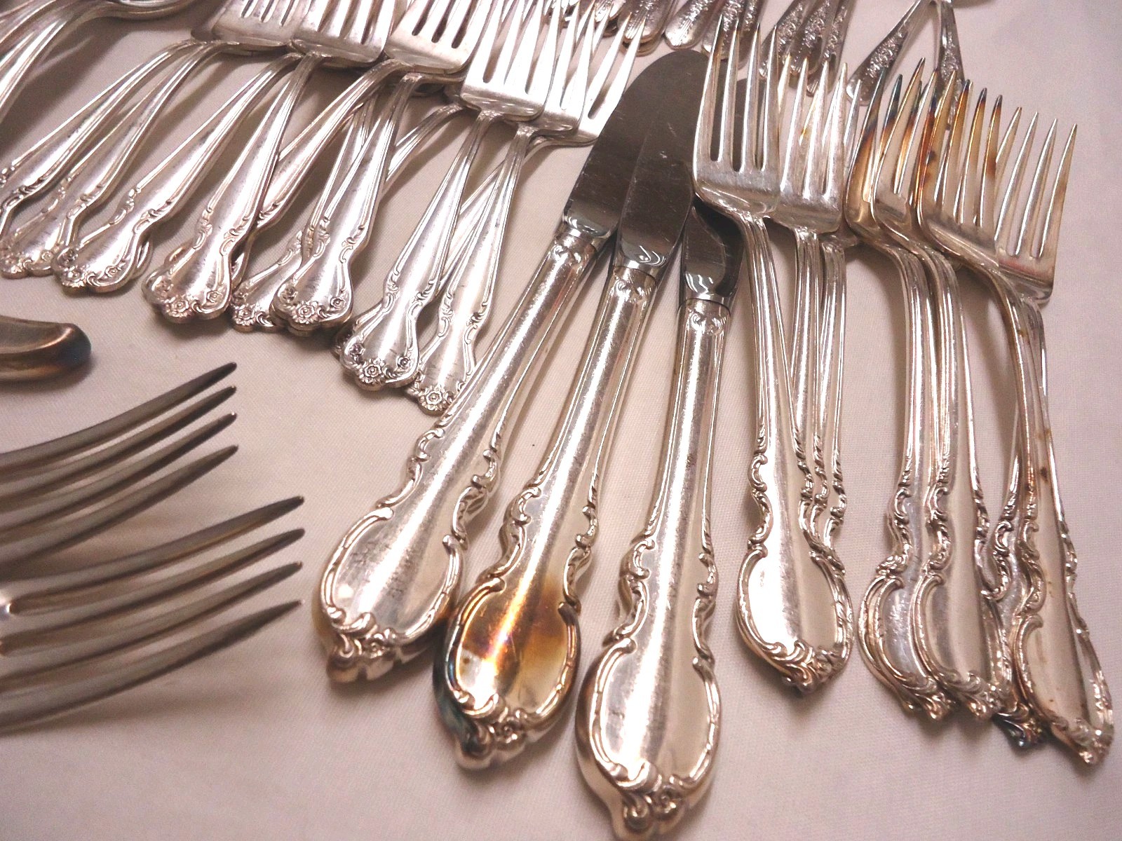 ASSORTED SILVERPLATE FLATWARE MIXED LOT BULK 130-PIECES