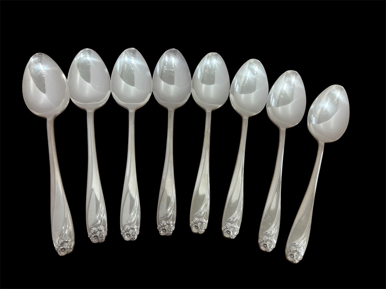 Vintage 8 pc 1847 Rogers Bro Silver Plated Daffodil Tablespoons Flatware 7.25″