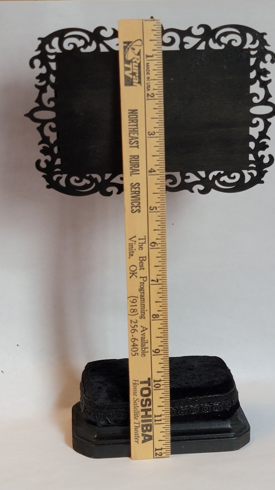 1906 REYNOLDS & WESTWOOD HATPIN HOLDER SILVER CUTOUT “HATPINS” DOWEL/WOOD BASE
