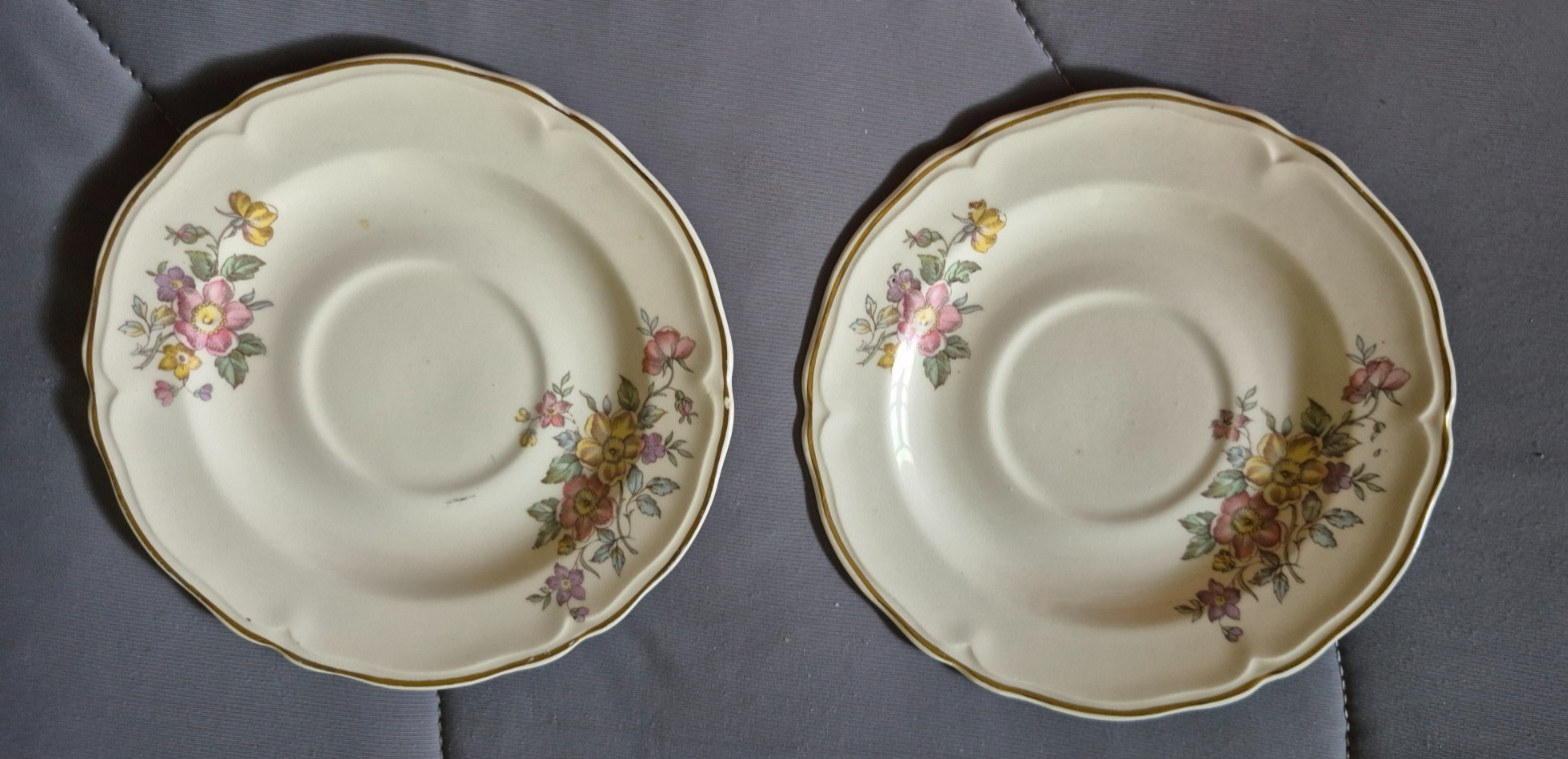 Vintage Edwin M. Knowles Semi Vitreous, Gold Trim, 1940s, Set of 2