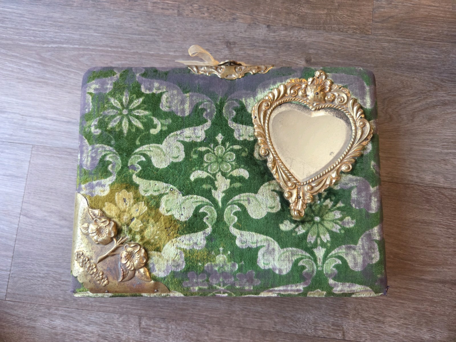 Antique 1898 Victorian Velvet Cabinet Photo Album Gold Heart Mirror & Latch
